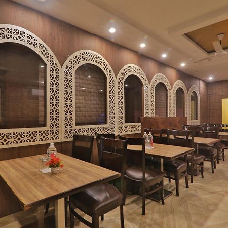 Hotel Janki Inn Sigra 2 Km From Kashi Vishwanath Dham Varanasi Exterior photo