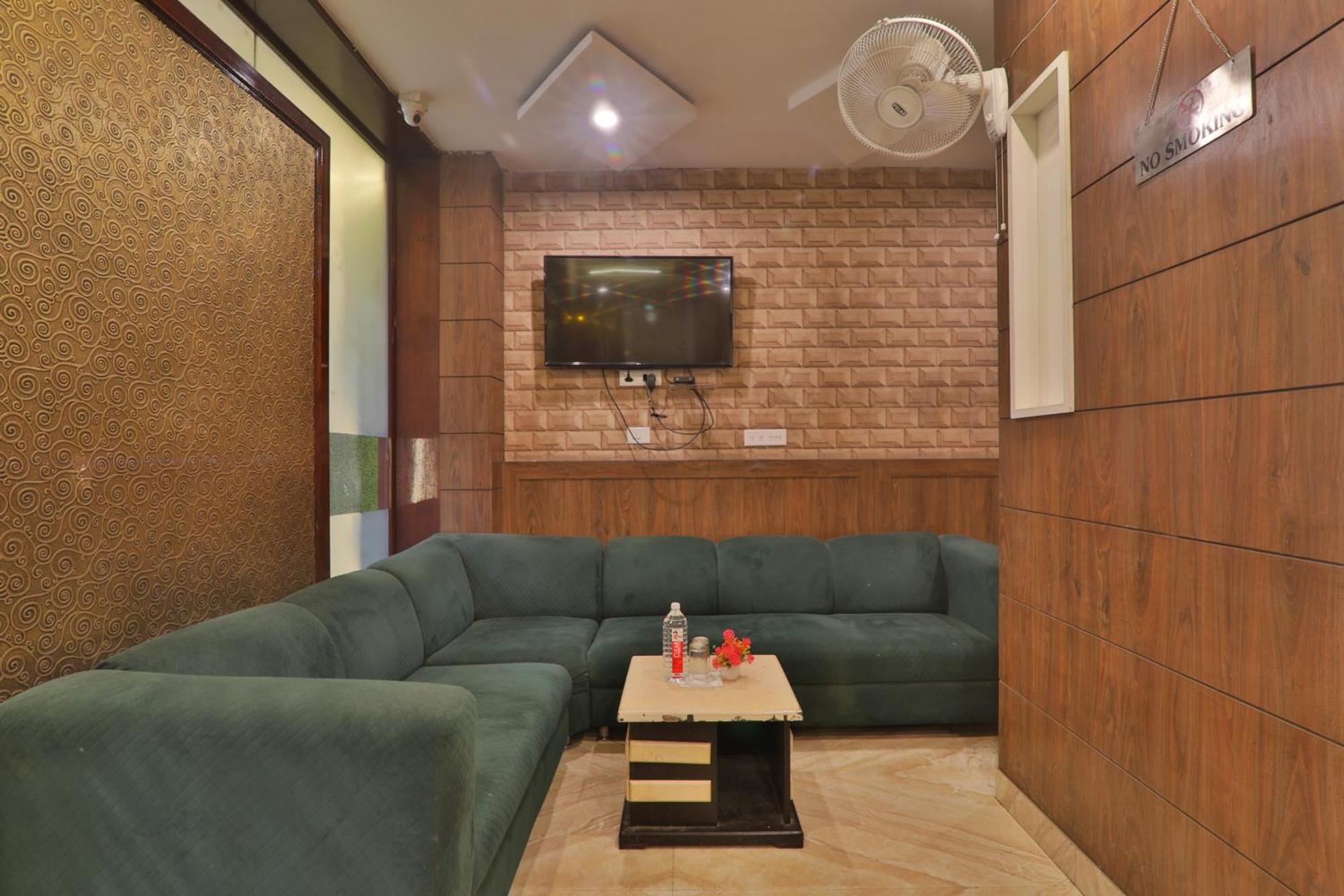 Hotel Janki Inn Sigra 2 Km From Kashi Vishwanath Dham Varanasi Exterior photo