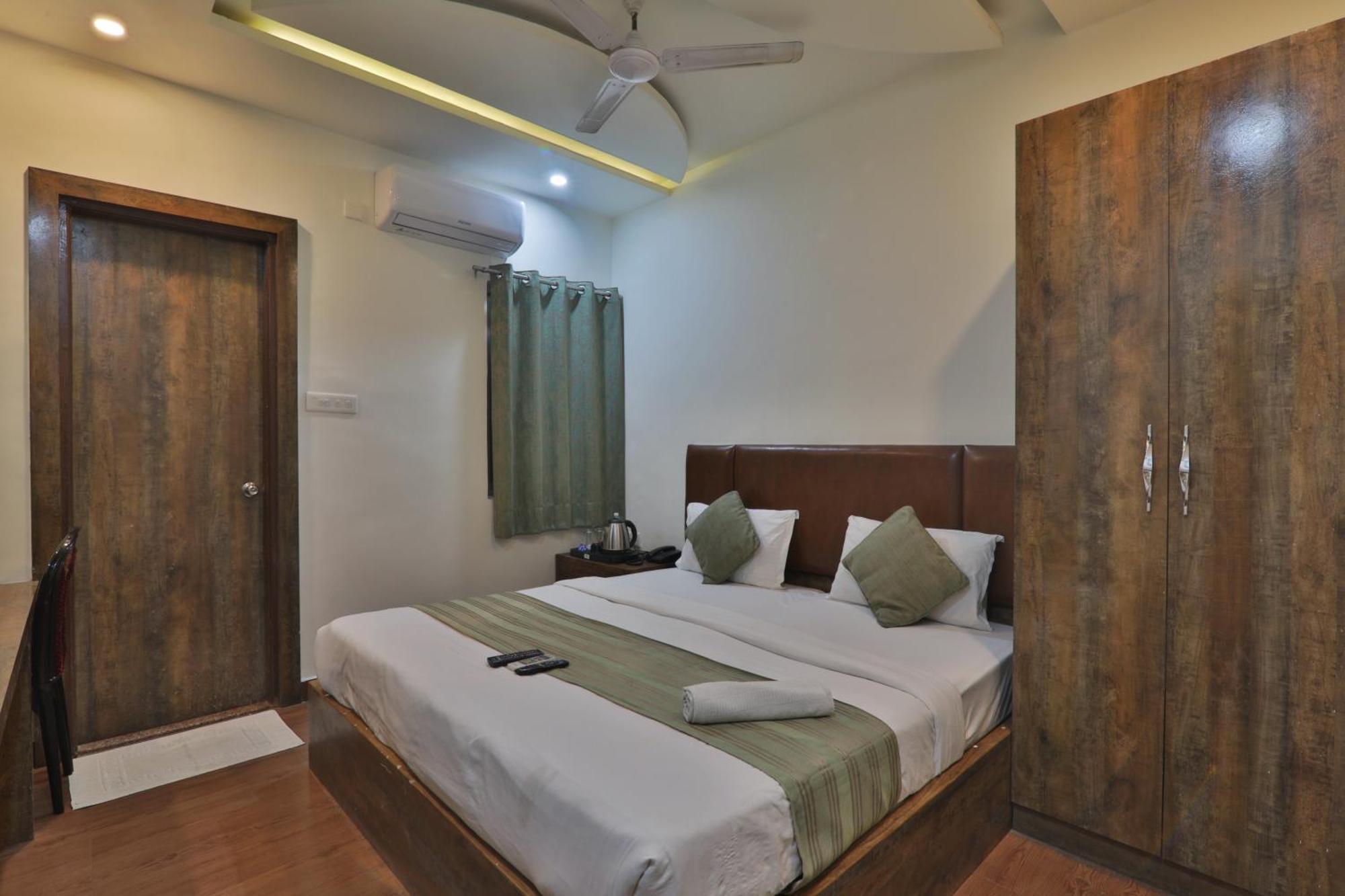 Hotel Janki Inn Sigra 2 Km From Kashi Vishwanath Dham Varanasi Exterior photo