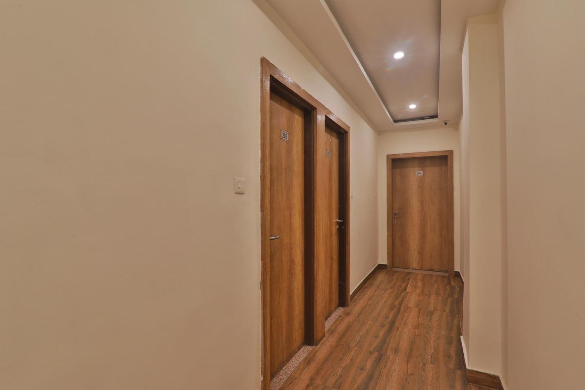 Hotel Janki Inn Sigra 2 Km From Kashi Vishwanath Dham Varanasi Exterior photo