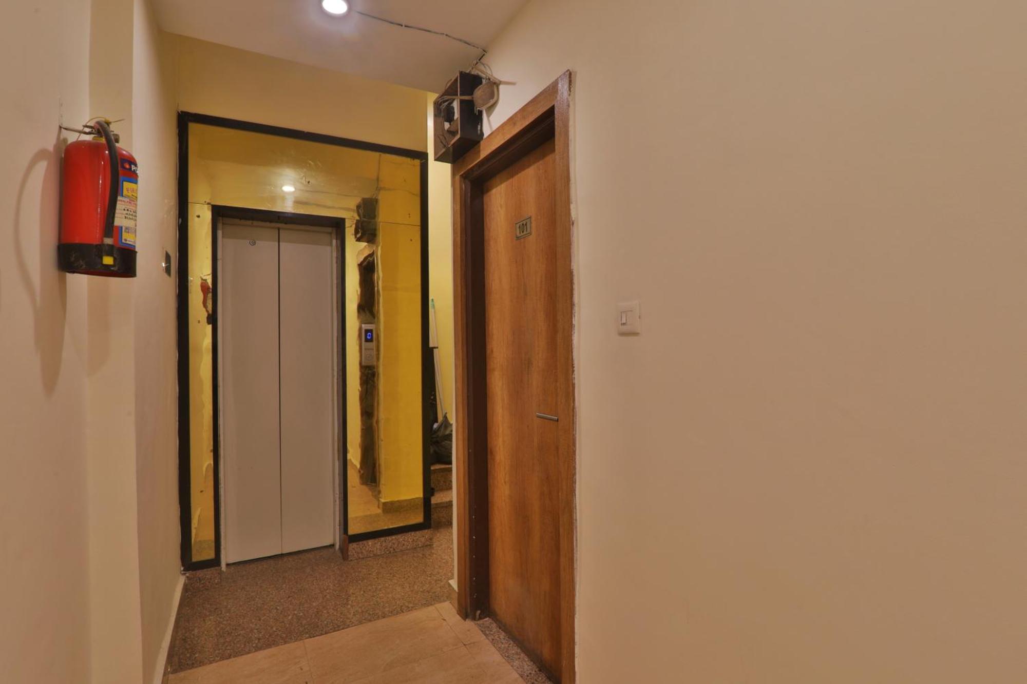 Hotel Janki Inn Sigra 2 Km From Kashi Vishwanath Dham Varanasi Exterior photo