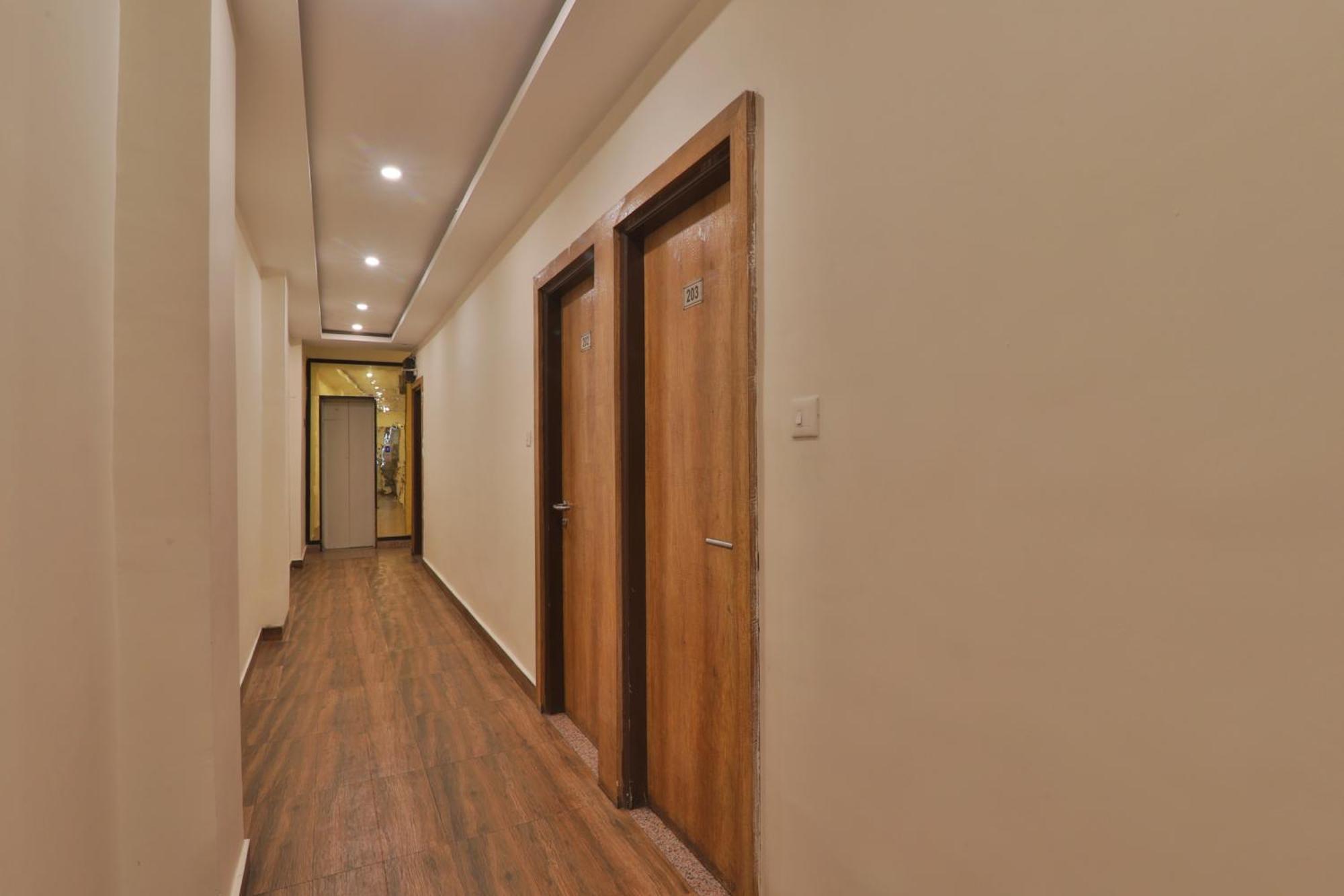 Hotel Janki Inn Sigra 2 Km From Kashi Vishwanath Dham Varanasi Exterior photo